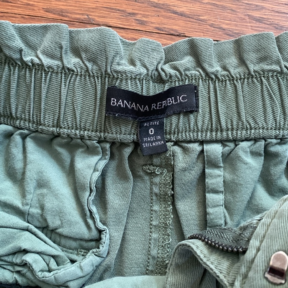 Banana Republic Green Women's Shorts - Picture 5 of 5